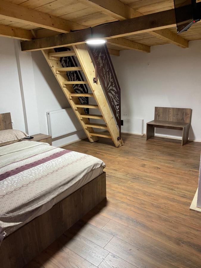 トゥルダ Wineyards Salin Bed & Breakfast エクステリア 写真