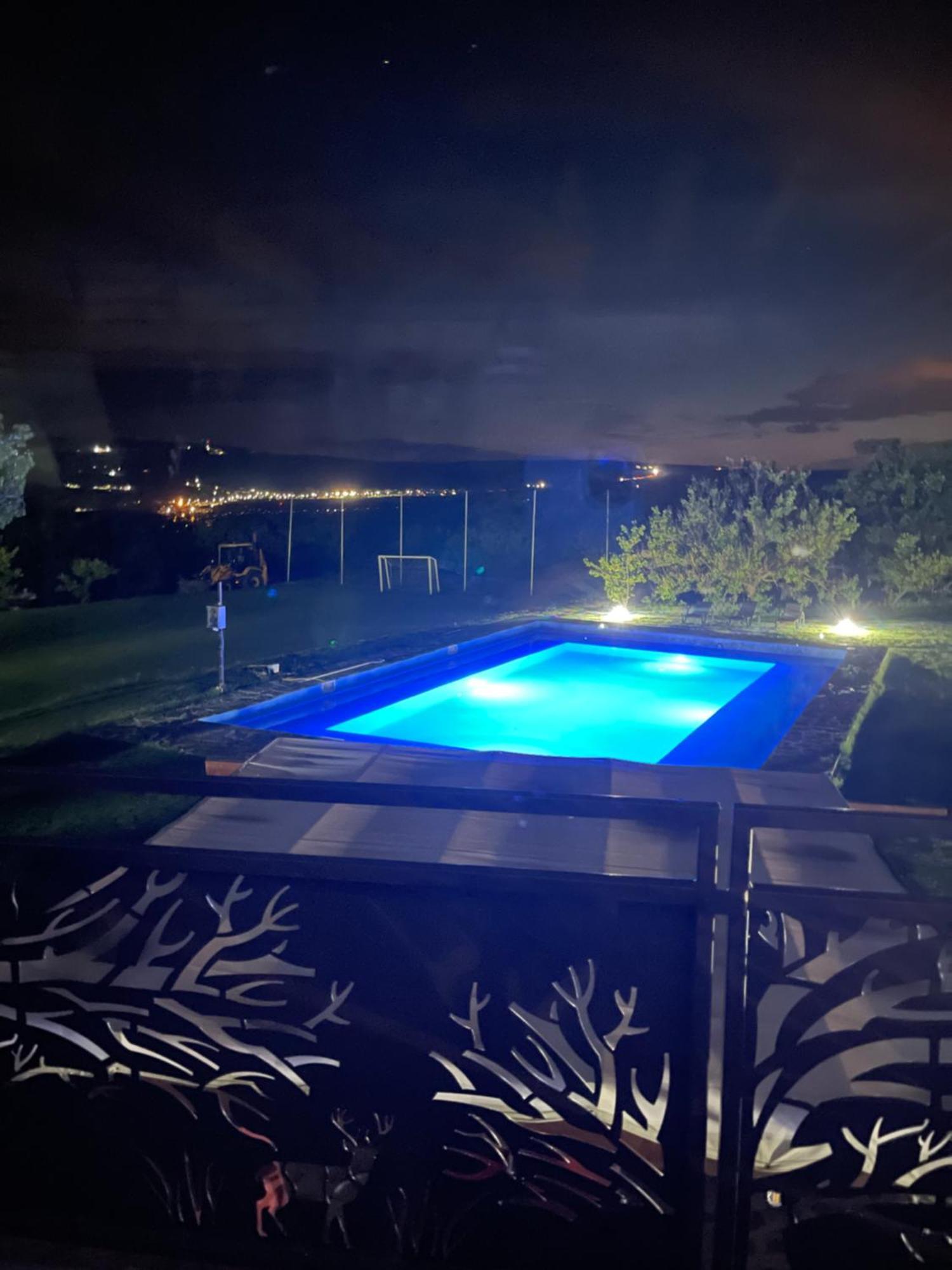 トゥルダ Wineyards Salin Bed & Breakfast エクステリア 写真